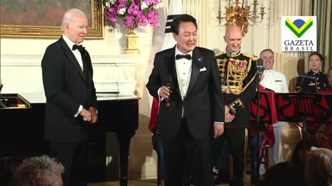 Ao lado de Biden, Presidente da Coreia do Sul canta "American Pie" na Casa Branca