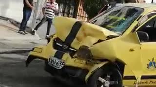 Tres personas resultaron heridas tras fuerte accidente en Bucaramanga