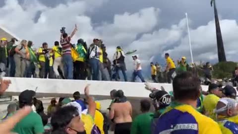BREAKING: ENORMOUS CROWD – TENS OF THOUSANDS of Brazilians Descend on Brasilia