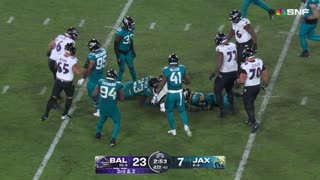 Lamar Jackson effortlessly weaves through defense for 21-yard gain