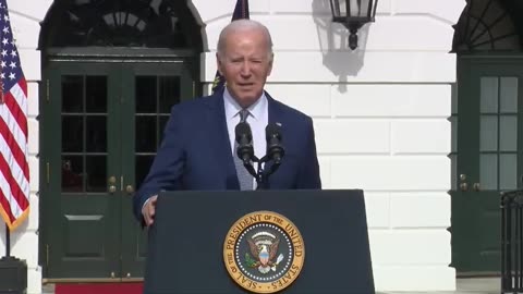 Biden confuses Taylor Swift, Britney Spears in botched turkey pardon joke