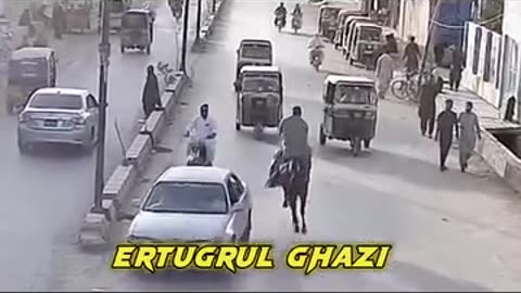 Dangerous accident of horse and rickshaw