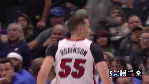 Duncan Robinson Catches Fire! Heat Sizzle Early vs. Mavericks (4-4 FG, 3-3 3PT)