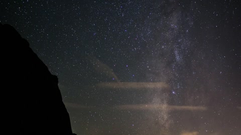 Time lapse: Beautiful meteor shower outside Las Vegas