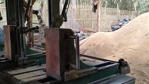 Bonggel Mahal Processing Teak Wood in Mbah Joyo's Sawmill Saw