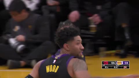 NBA - Cam Reddish hits his 4th three of the night to give the Lakers the lead late! Raptors-Lakers