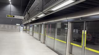 LONDON JUBILEE LINE UNDERGROUND TRAIN