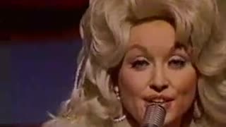 Dolly Parton - Love is Like a Butterfly = Live Hee Haw 1974