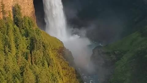 🇨🇦Canada, Helmken Waterfall