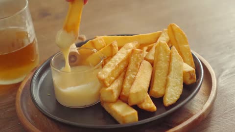 🥔 Eat potatoes like this. Thick potato fries and cheese sauce