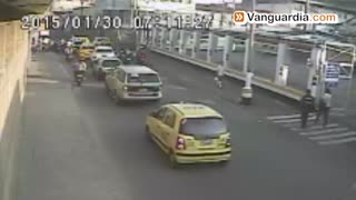 Video registró el choque de una moto contra un bus en Bucaramanga