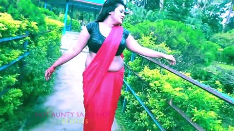 Hot Aunty dance song new video - aunty saree vlogger cleaning - aunty vlog saree cleaning