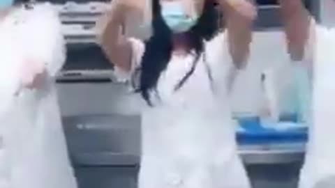 Tik tok nurses in Spain really busy, enfermeras bailando en españa