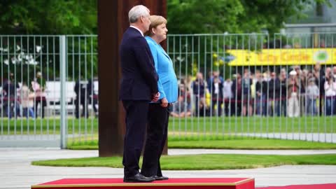 Nuevo episodio de temblores de Angela Merkel aumenta preocupación por su salud