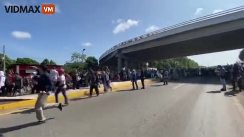 MASSIVE Illegal Immigrant Zombie Horde Barrels Right Through Mexican Forces, Heads Towards America