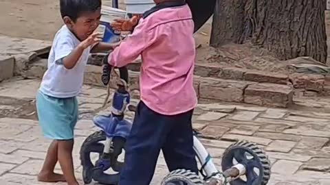 Little kids fighting video