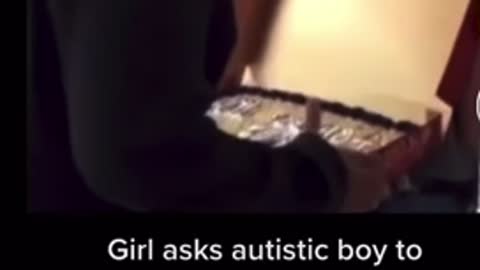 Girl ask autistic boy to prom 🥺