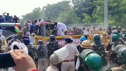 Indian farmers also rise up and try to block the railway in Haryana