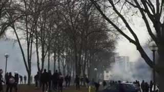 Brutalan okršaj studenata i policije u Francuskoj