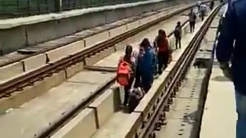 Amazing: Delhi metro emergency rescue