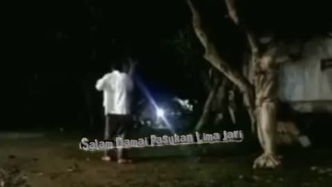 ghost pocong vs pak ustad,,, hold on laughing if you can