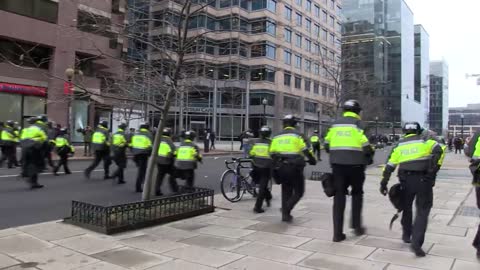 Trump Protesters Smash Windows, Riot in D.C.