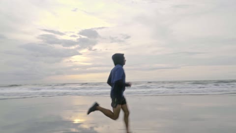 A Man Running On The Beach Shore | viral video