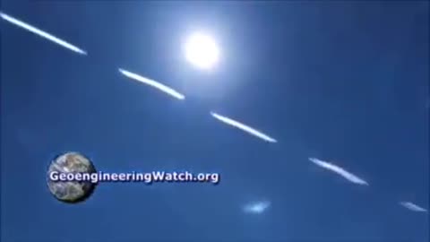 Chemtrail pilot appears to be alarming the public by turning the sprayers off and on repeatedly