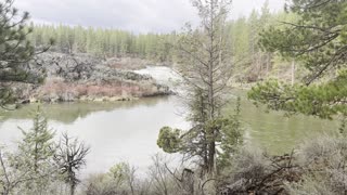 Hiking Along the Scenic Deschutes River Trail – Central Oregon – 4K