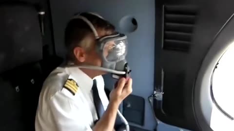 Demonstration of an Airbus pilot oxygen mask