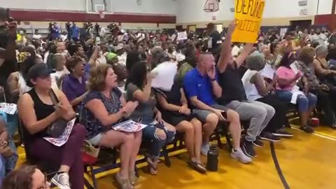 Deep-blue Chicago residents take over City Forum heckling Demoncrap mayor