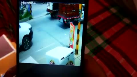 Video: Impactante momento en que camión mató a una mujer en Cali