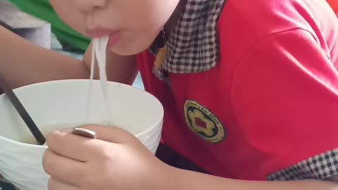 the boy eats super delicious noodles