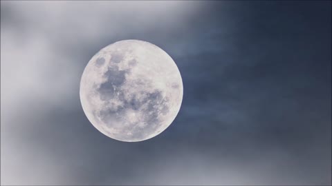 the moon القمر بصورة واضحة