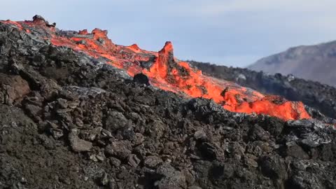 New Lava Flowing to Nátthagi