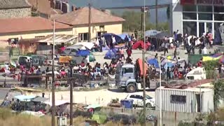 Miles de migrantes en Moria protestan contra el nuevo campo de refugiados