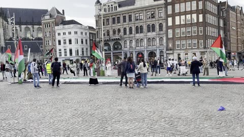 Scalmanati con il mal di pancia ad Amsterdam.