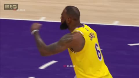 LeBron Detonates On Giannis And Then Got A Tech After Talking Sh*t To The Ref