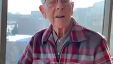 Elderly gentleman delivers heartwarming motivational speech