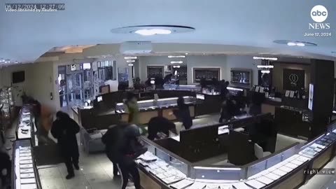 WATCH: Massive group of robbers ransacks Silicon Valley jewelry store!