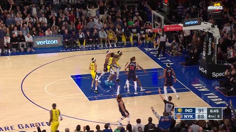NBA - Brunson's 3 ties up the game! He's up to 32 PTS 🔥 Pacers-Knicks