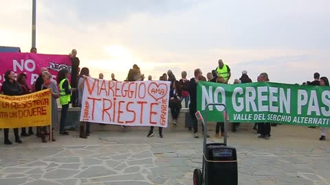 2021-10-30/07 - Corteo No Green Pass a Viareggio. Massimiliano Marchi, di Lucca Consapevole