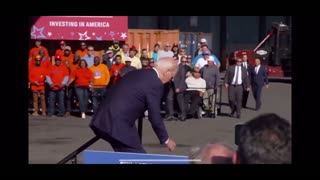 Retarded Fool Joe Biden Falling again 🤦🏻‍♂️ 10/13/23