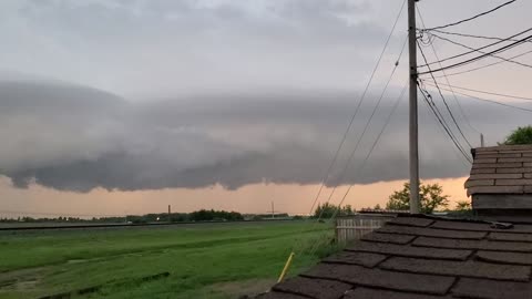 Saskatchewan prairie thunderstorm