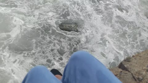 Ocean splashing on the rocks