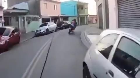 THRILLING POLICE BIKE CHASE