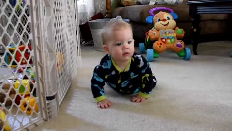 Baby's 6 Stages of Crawling