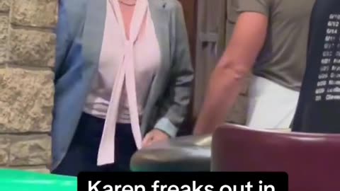 Karen freaks out in A restaurant