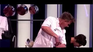 Gordon Ramsay corta dedos em direto com liquidificadora.