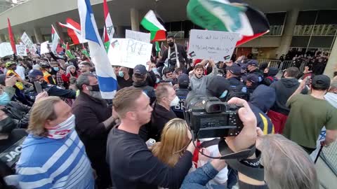 Palestinian protest in Toronto: Israeli counter-protesters evacuation.